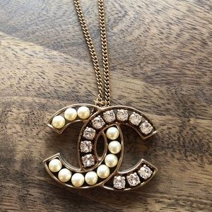 100% Authentic Chanel double CC Pendant like new